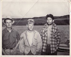 Pic: Martin Murie (right) & friends, Grand Coulee, Columbia River, 1949 - Size: 16k