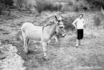 Pic: "Jean Ferrat et son âne à Antraigues" - © Jean-Claude Seine - Size: 36k
